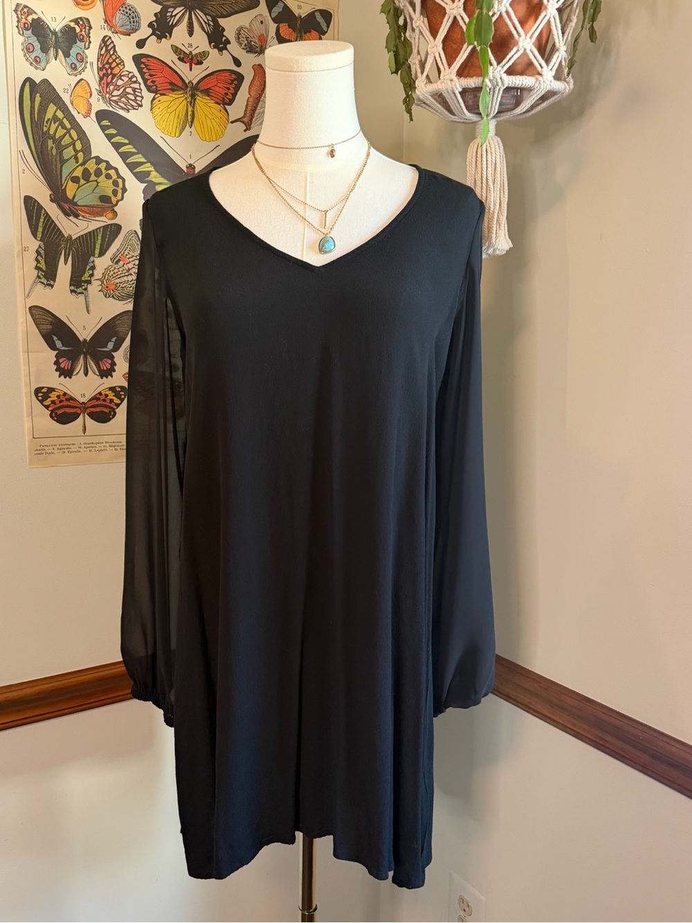 Express Black V-Neck Long Sleeve Shift Dress
